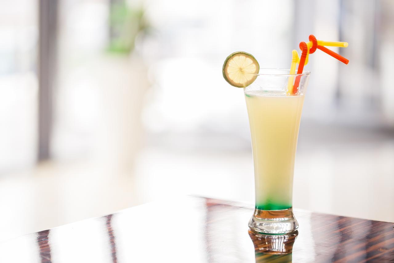 Radisson Hotel Sfax Exteriör bild A layered lemonade