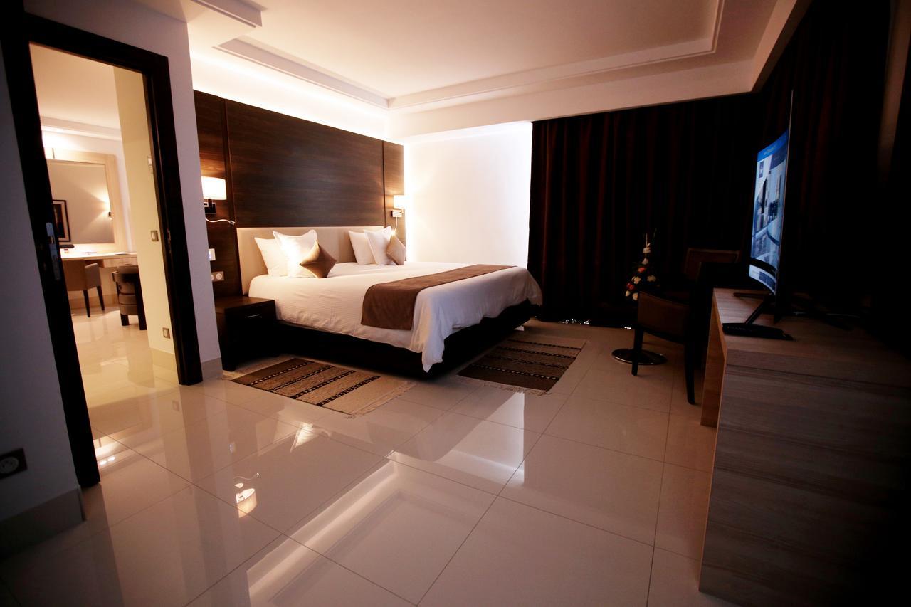 Radisson Hotel Sfax Exteriör bild A bedroom at the hotel