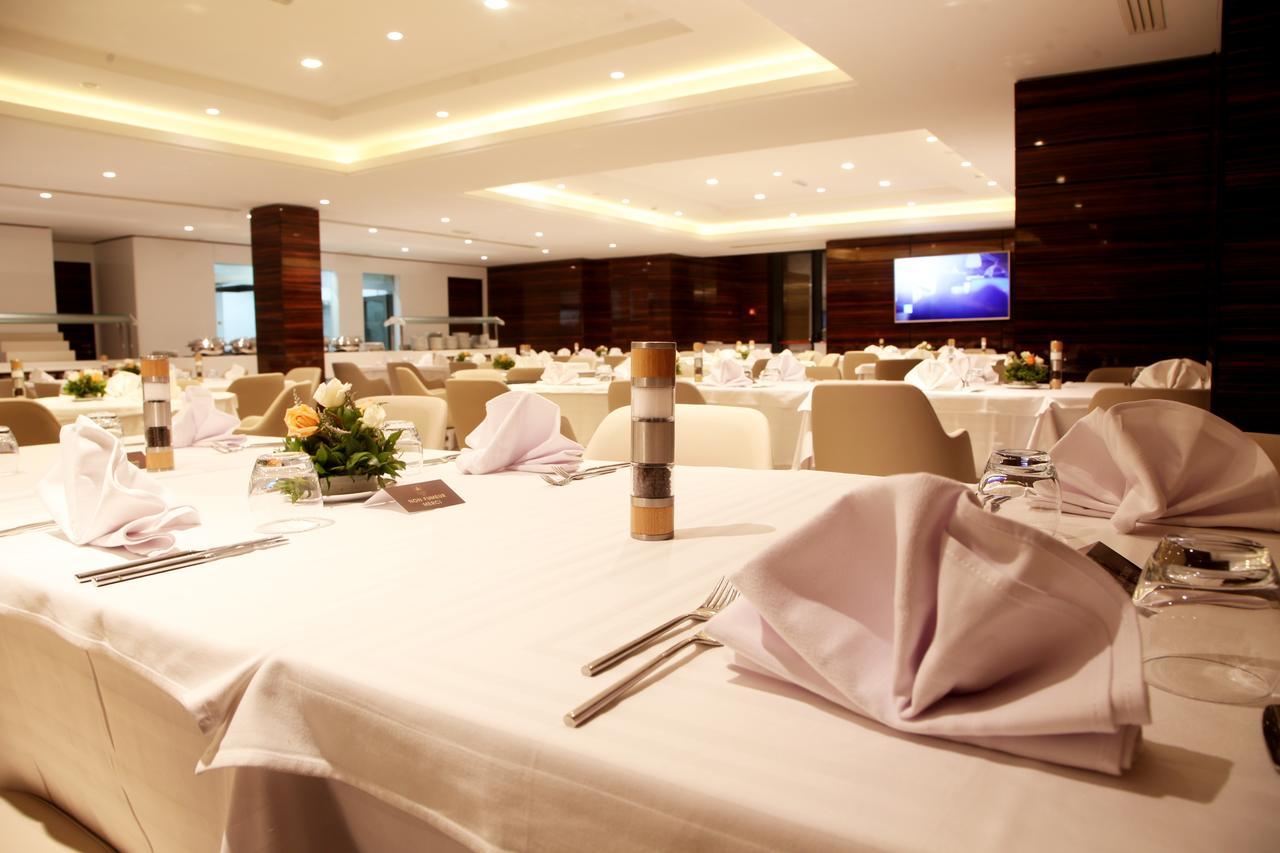 Radisson Hotel Sfax Exteriör bild The Long Room