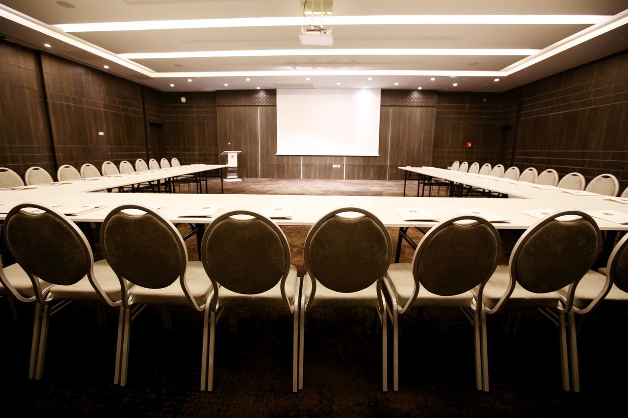 Radisson Hotel Sfax Exteriör bild A meeting room