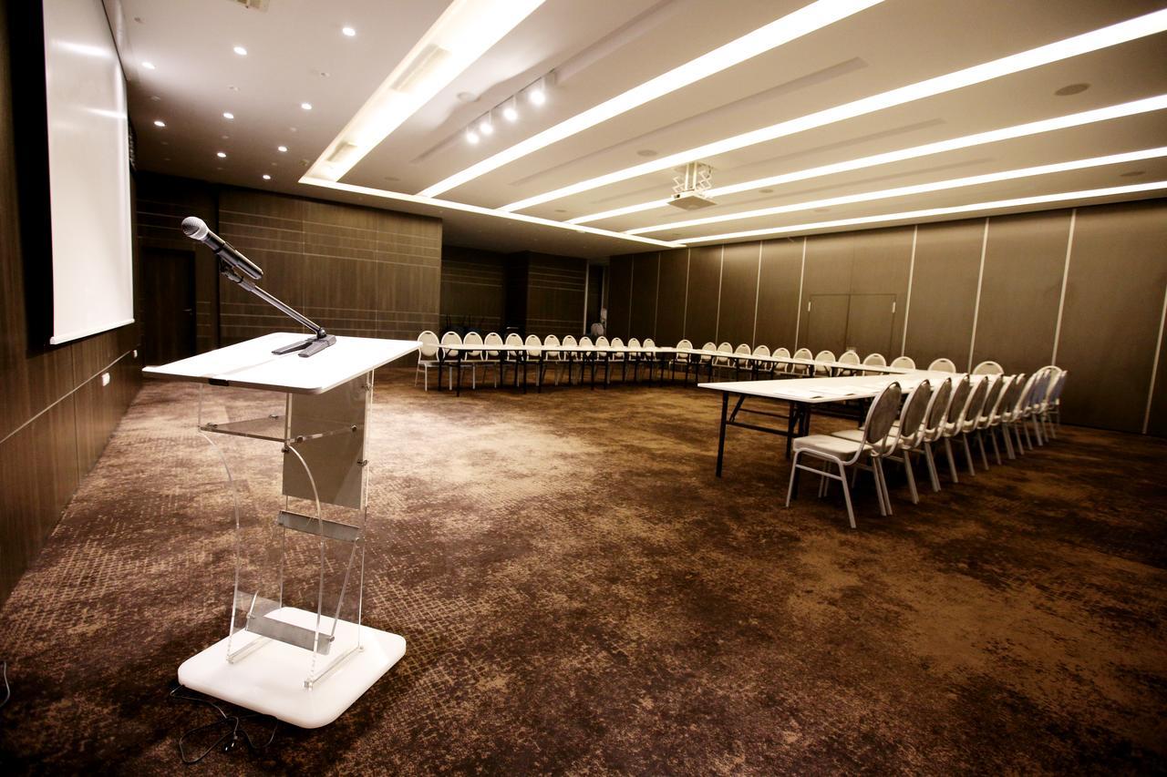Radisson Hotel Sfax Exteriör bild A meeting room