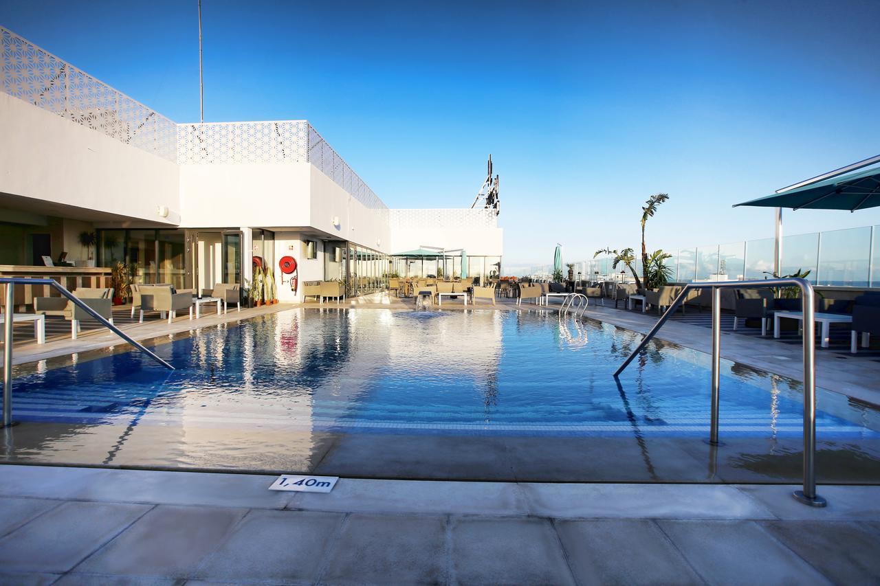 Radisson Hotel Sfax Exteriör bild The rooftop pool at the hotel