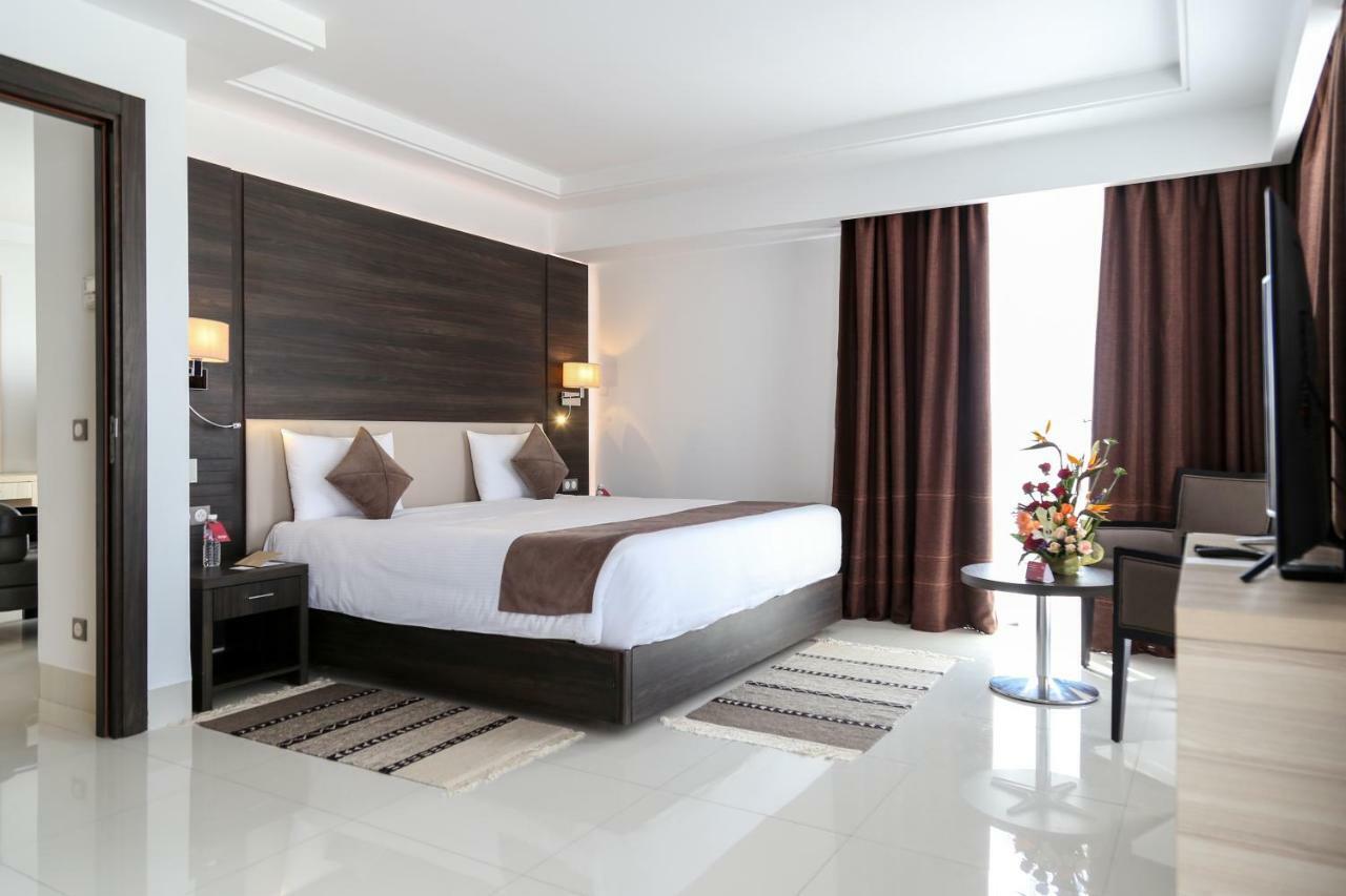 Radisson Hotel Sfax Exteriör bild A bedroom at the hotel