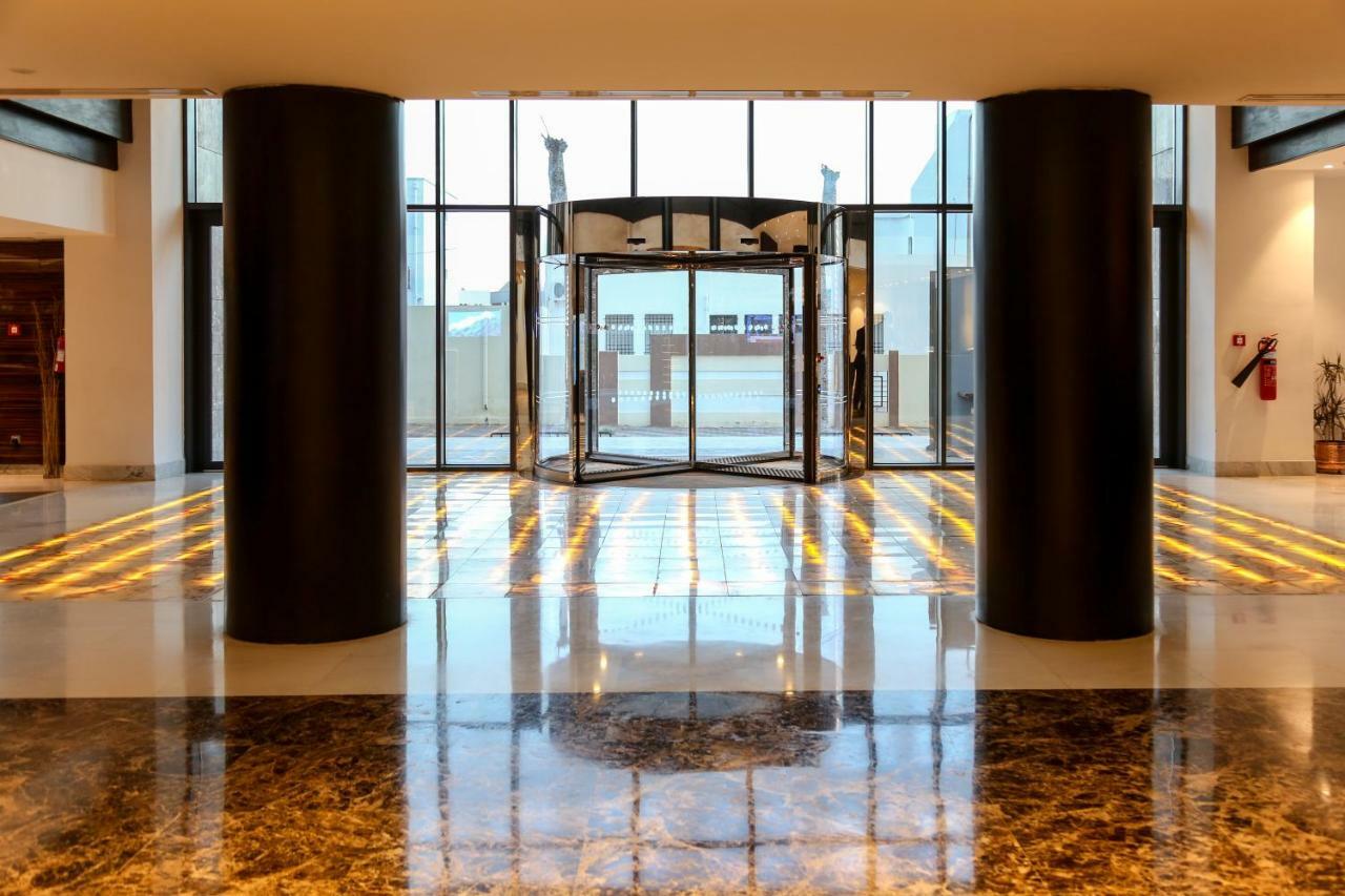 Radisson Hotel Sfax Exteriör bild Entrance to the hotel