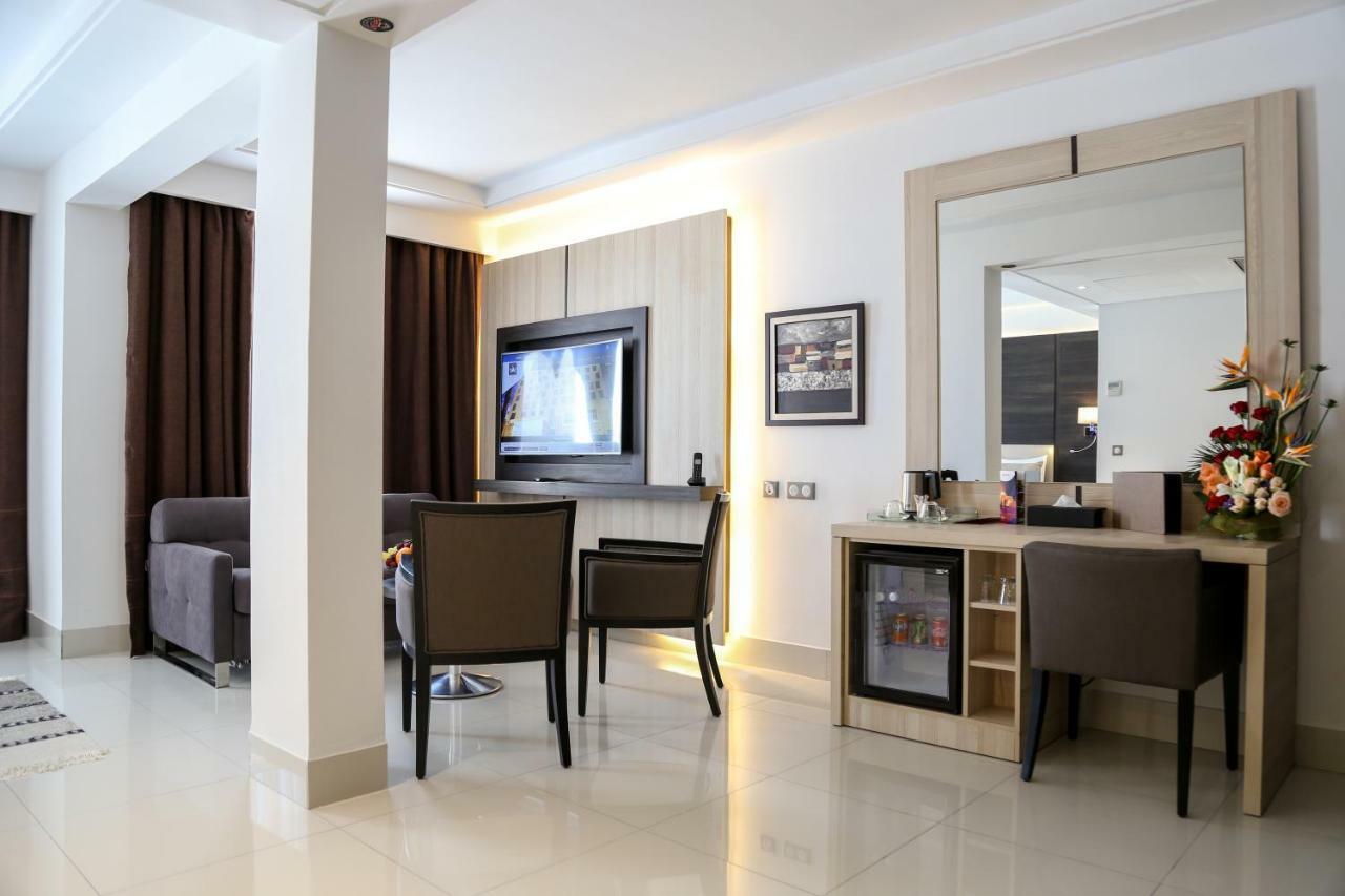 Radisson Hotel Sfax Exteriör bild Suite room